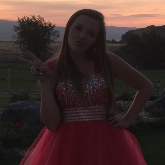 Profile Picture of Julia Reeves (@juliareeves) on Poshmark