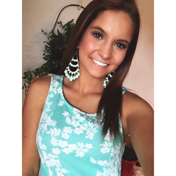 Profile Picture of Rachel Becker (@rachel_ann29) on Poshmark