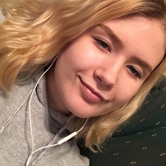 Profile Picture of Jessica Donner (@jess_donner) on Poshmark
