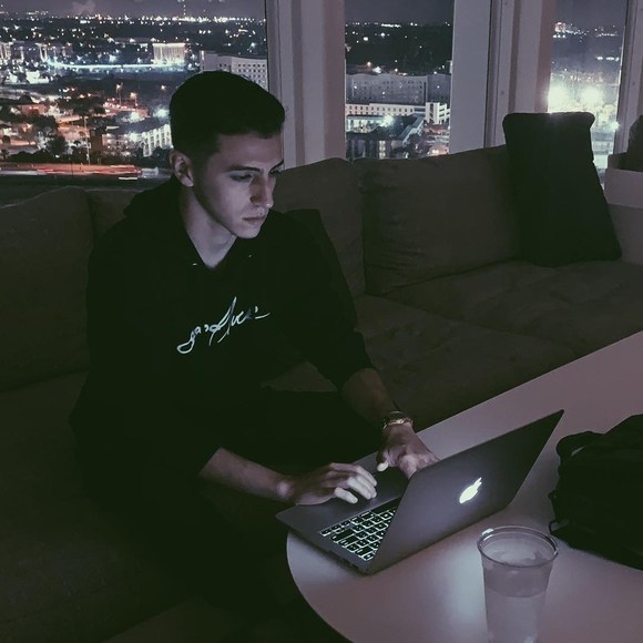 Profile Picture of Mario Manzi (@shinyuyys) on Poshmark
