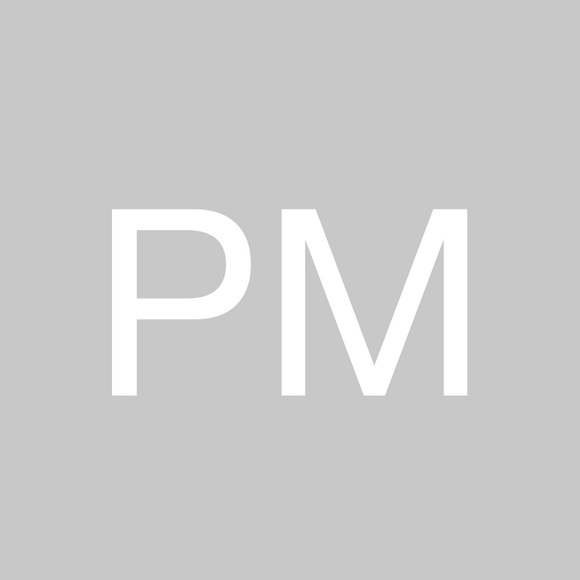 Profile Picture of Iris Levy (@irislevy1214) on Poshmark
