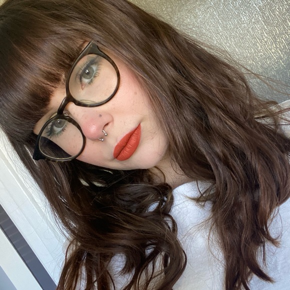 Profile Picture of Dasha Mlinarich (@dasha_mlinarich) on Poshmark