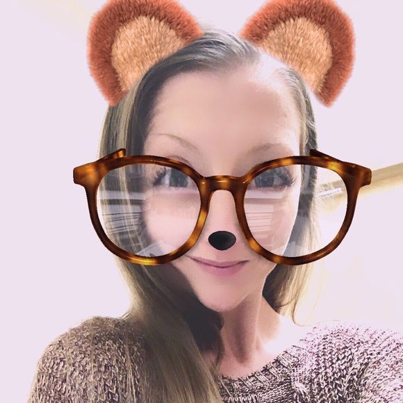 Profile Picture of Crystal Duval (@cnduval) on Poshmark