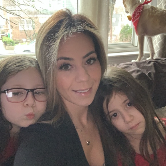 Profile Picture of Danielle Fava (@deemazz2) on Poshmark