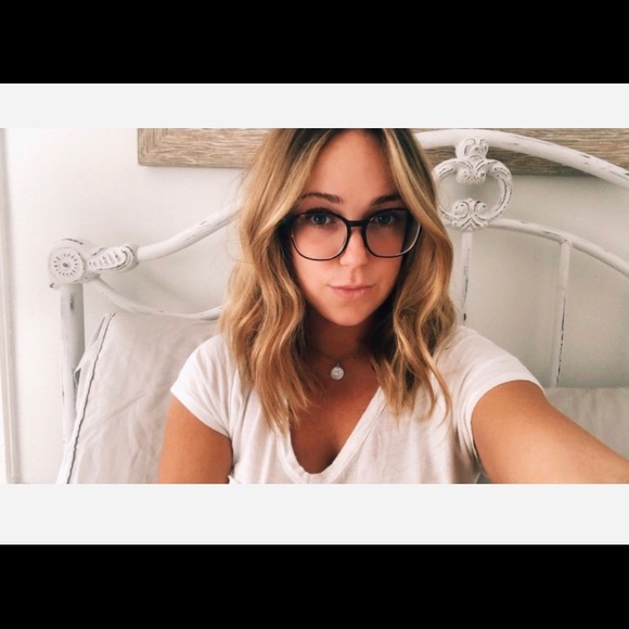 Claire Aliotta - Poshmark Profile Picture of Claire Aliotta (@claire_aliotta) on Poshmark