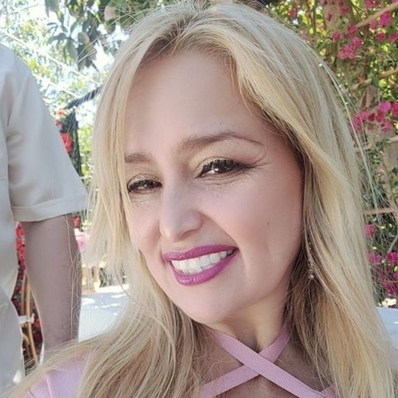 Profile Picture of Yolanda Moreno (@yolandaojeda345) on Poshmark