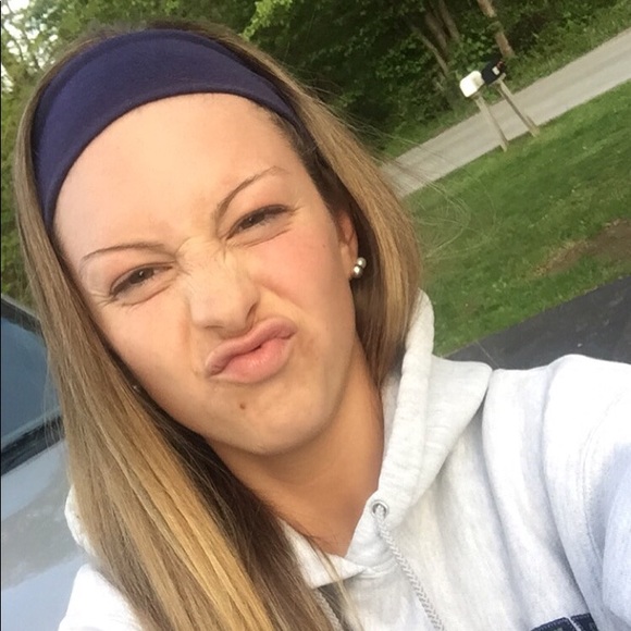 Profile Picture of Bryn Ammon (@abammon) on Poshmark