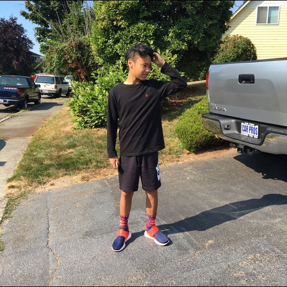 Profile Picture of Keoni Bagos (@keonit0lit) on Poshmark