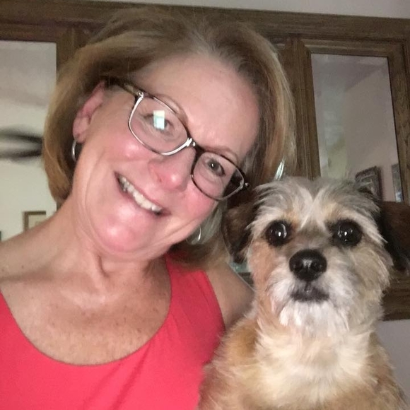 Profile Picture of Bobbie Morgan (@bobbiemorgan) on Poshmark