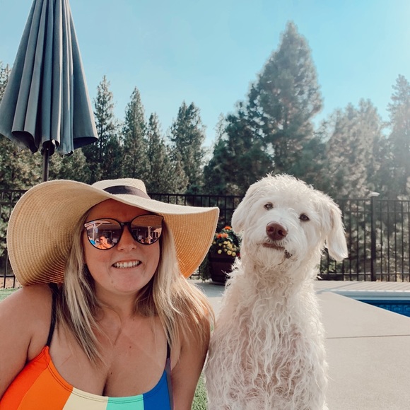 Profile Picture of Laura Ruby (@lruby123) on Poshmark