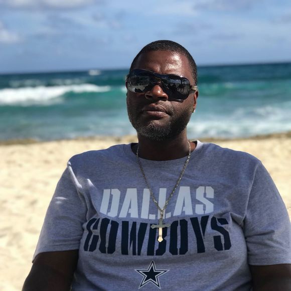 Profile Picture of Herman Pearson (@hermanpearson) on Poshmark