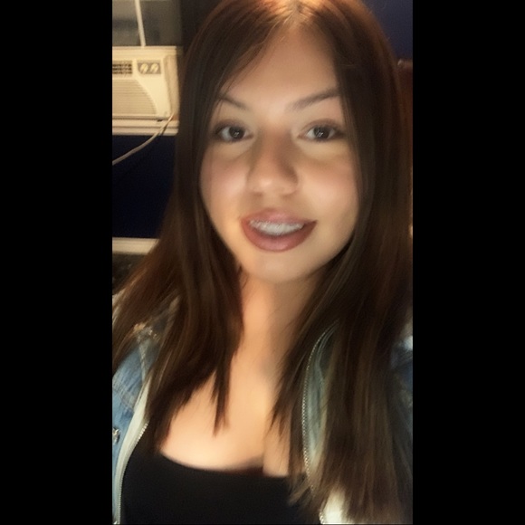 Profile Picture of Nancy Becerra (@nnancyxbecerraa) on Poshmark