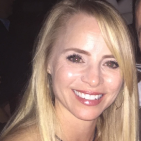 Profile Picture of Candice Leinart (@candiceleinart) on Poshmark