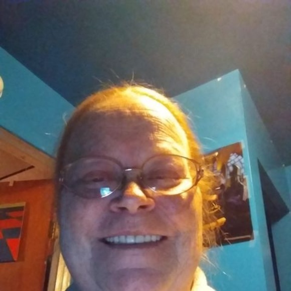 Profile Picture of Susie Crowner (@susiecrowner) on Poshmark