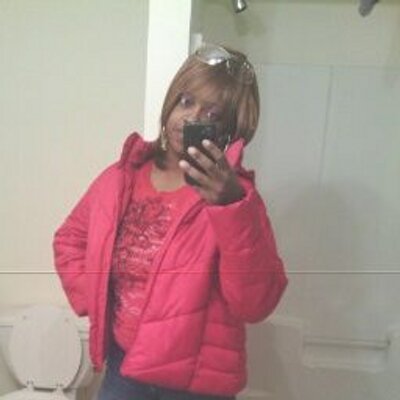Profile Picture of Shara (@tiashell53) on Twitter