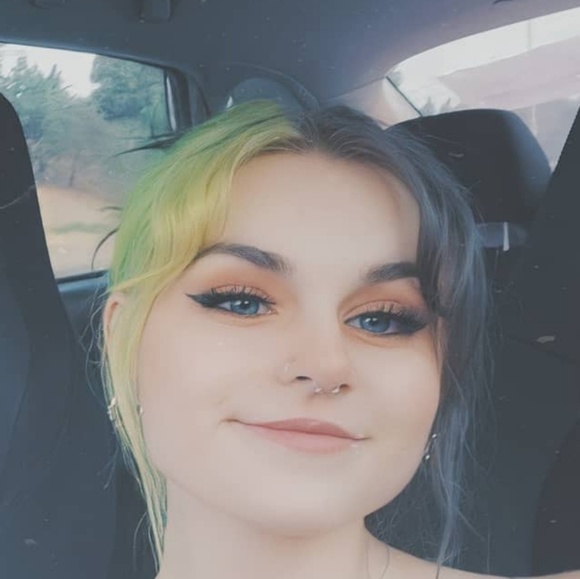 Profile Picture of Bryana Heitzenroder (@bryh185) on Poshmark