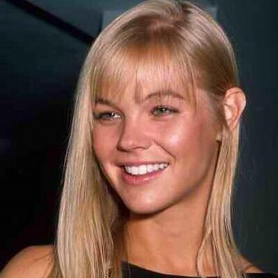 Profile Picture of Julie McCullough (@JulieMcCullough) on Twitter
