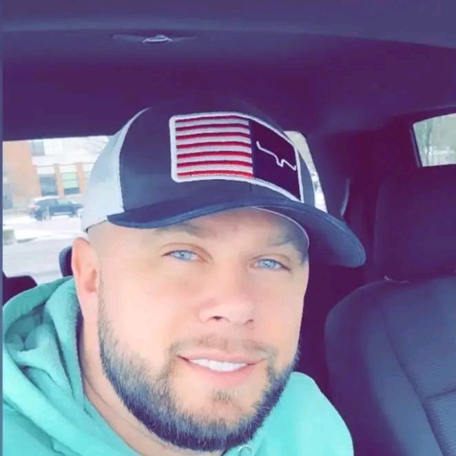 Profile Picture of rafeelandrew (@rafeelandrew) on Tiktok