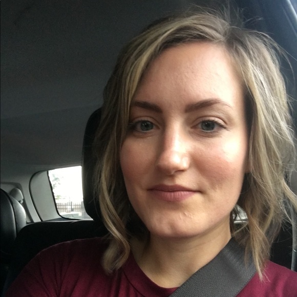 Profile Picture of Laura Mietus (@nlmietus) on Poshmark