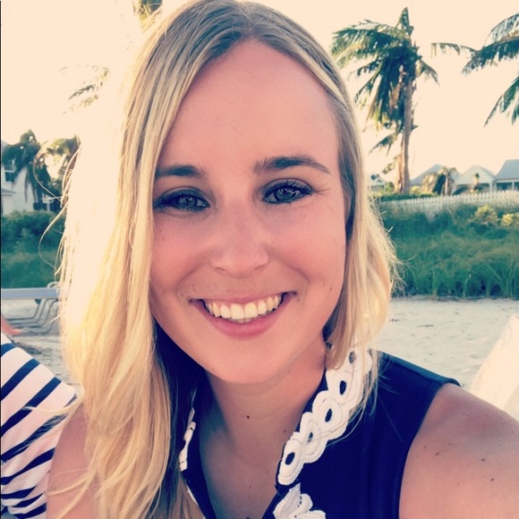 Profile Picture of Colleen Pinter (@colleenmarie123) on Poshmark