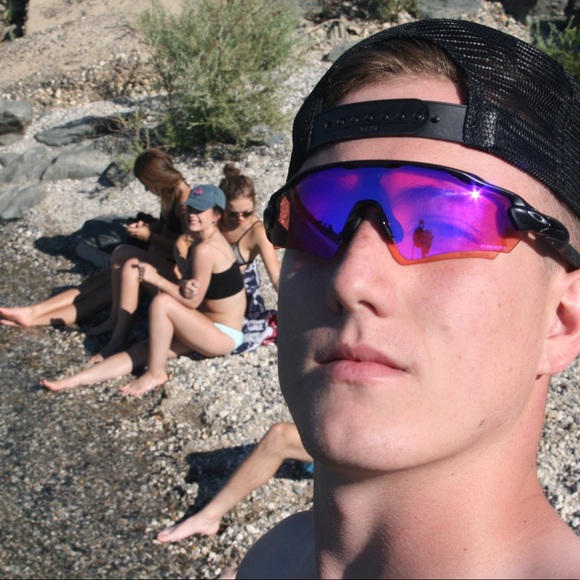 Profile Picture of Blake Emery (@blakee2016) on Poshmark