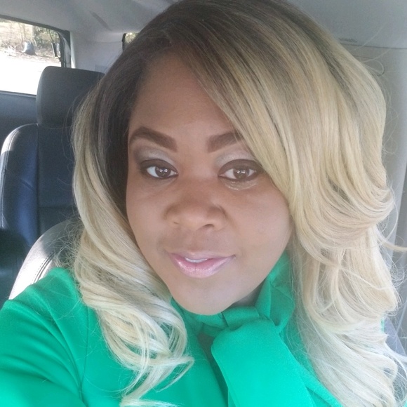 Profile Picture of Miranda Walker (@mvwalker2004) on Poshmark