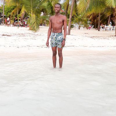 Profile Picture of Adrian Nicholson (@AdrianDriiboss) on Twitter