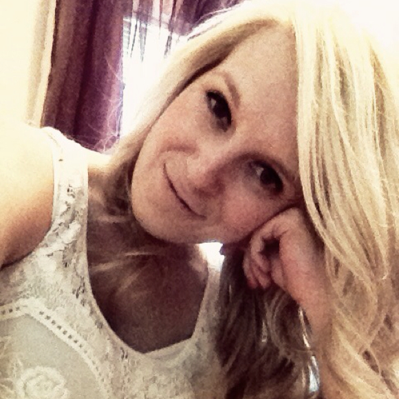 Profile Picture of Amanda Albert (@anicole1109) on Poshmark