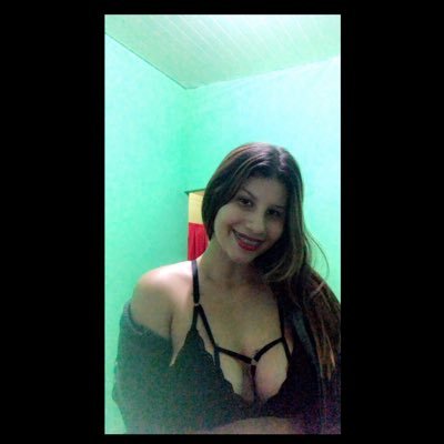 Profile Picture of Gene Robleto (@ChiinaQuiros) on Twitter