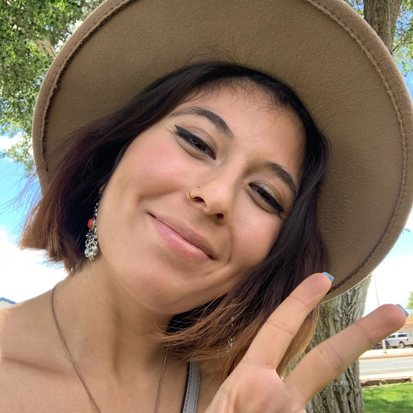 Profile Picture of Danielle Gurule (@danielleguru320) on Poshmark