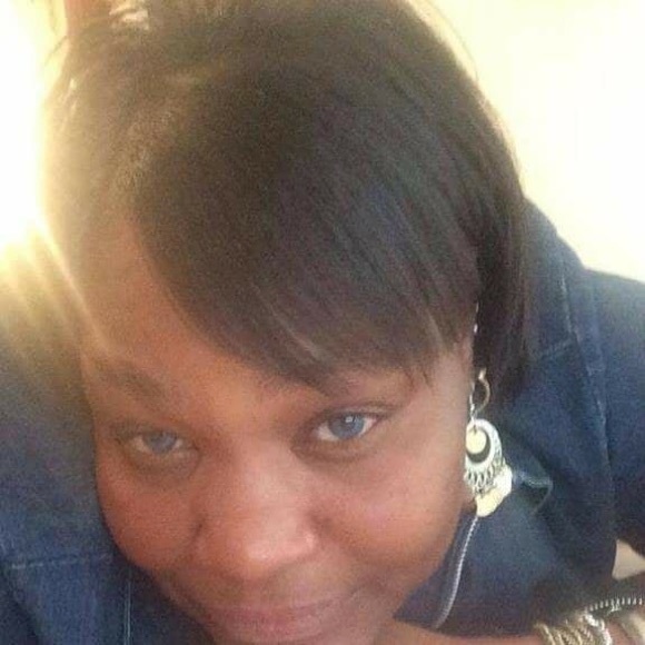 Profile Picture of Felicia Clagon (@felicia202) on Poshmark