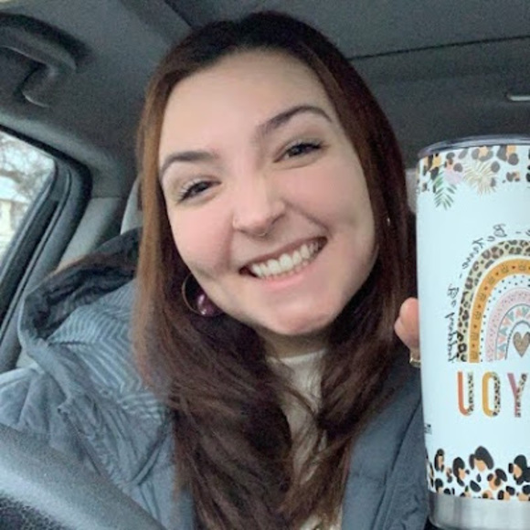 Profile Picture of Mackenzie Wisneski (@mackenziewisnes) on Poshmark