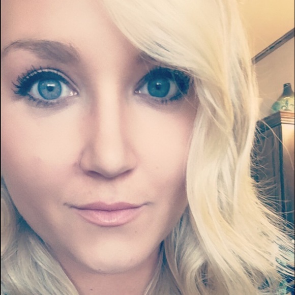 Profile Picture of Hanna Josserand (@hannajo92) on Poshmark