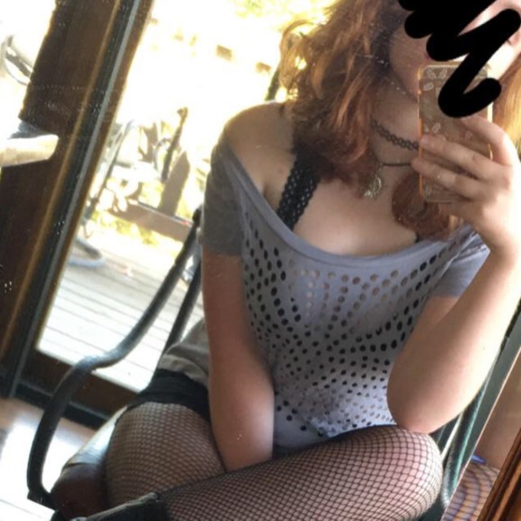 Profile Picture of Daniella Blomquist (@suprisinglynot) on Poshmark