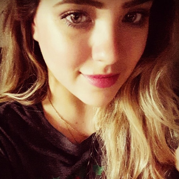 Profile Picture of Lucia Leal (@lucialeal) on Poshmark