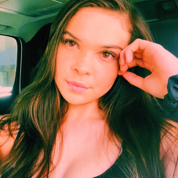 Profile Picture of Brianna Ferris (@briannaferris1) on Poshmark
