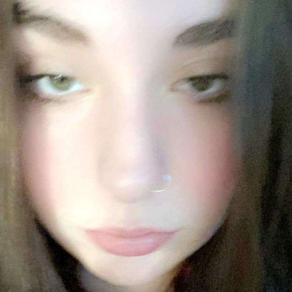 Profile Picture of Nicole Vesterback (@nvesterback) on Poshmark