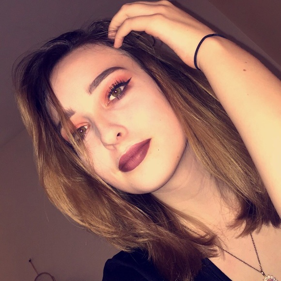 Profile Picture of Michaela Herbert (@mejh00) on Poshmark