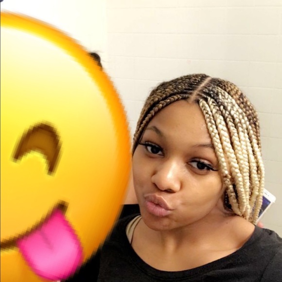 Profile Picture of Shamarria Follins (@marimari181) on Poshmark