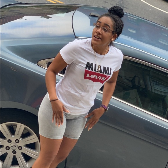 Profile Picture of Jasmine Carrero (@jasmine_carrero) on Poshmark