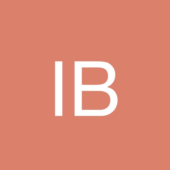 Profile Picture of Isabel Bakos (@ibakos) on Poshmark
