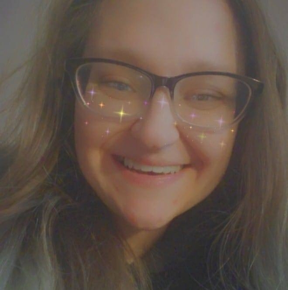 Profile Picture of Ellie Rabago (@ellierabago) on Poshmark