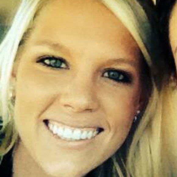 Profile Picture of Meredith Sharp (@mleasharp) on Poshmark