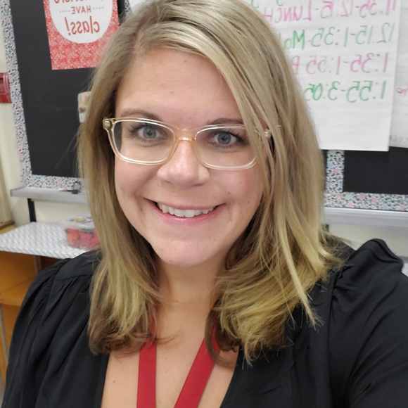 Profile Picture of Tanya Wade (@t_pouzar) on Poshmark