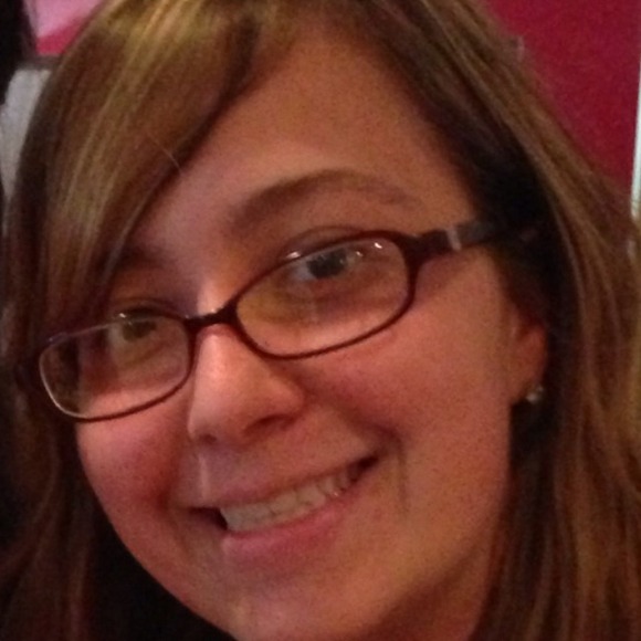 Profile Picture of Taryn Zubel (@calilawgirl) on Poshmark