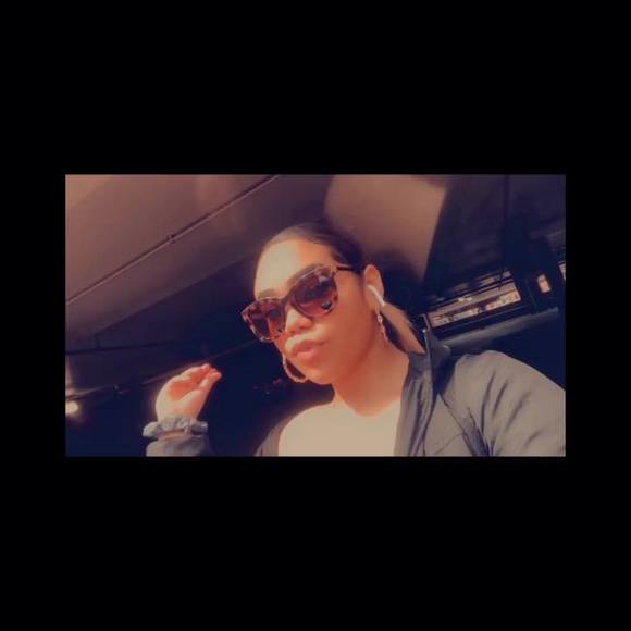 Profile Picture of Khia Moderson (@khia0217) on Poshmark
