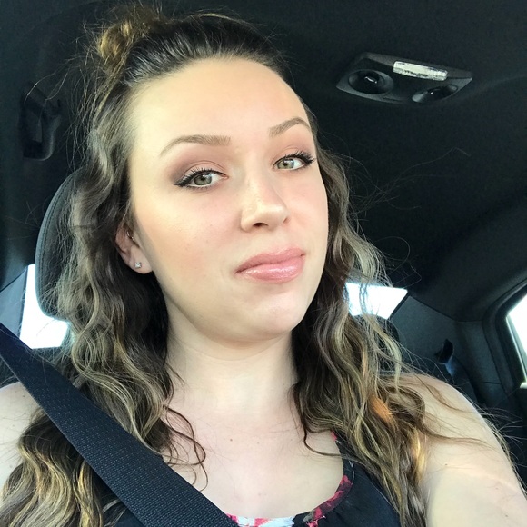 Profile Picture of Brianna Vineyard (@roxyrebel06) on Poshmark