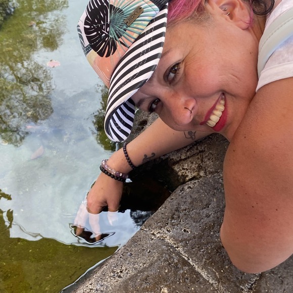 Profile Picture of Melisa Thomas (@melisa922sp) on Poshmark