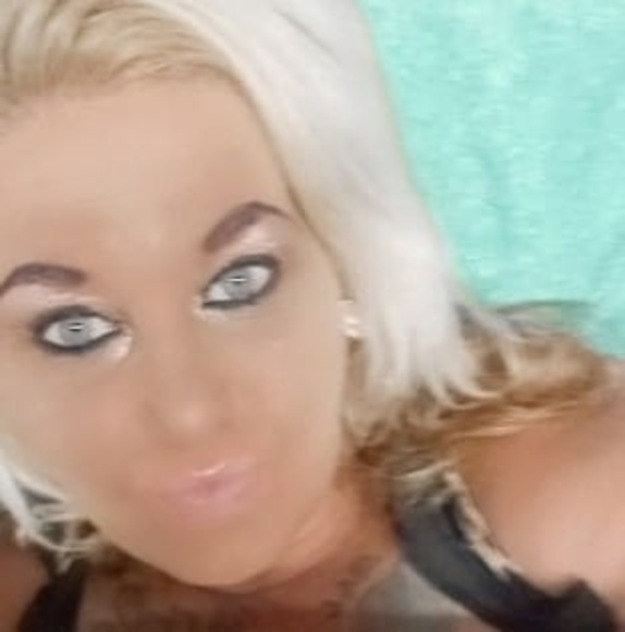 Profile Picture of Crystal Samples (@crystalsampl427) on Poshmark