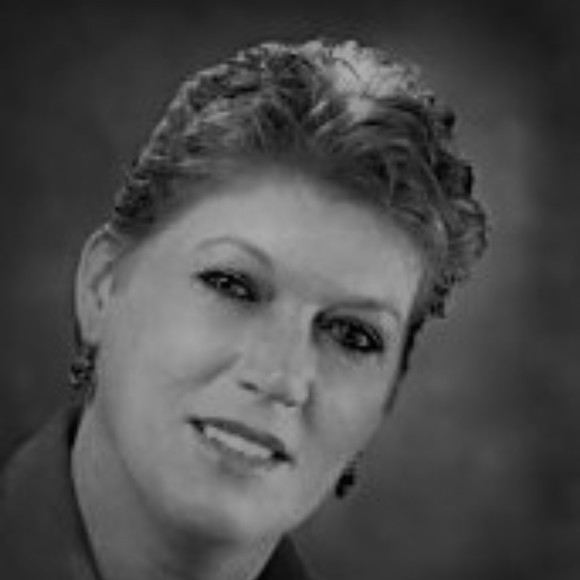 Profile Picture of Pamela Marcinkevich (@bagzandkicks) on Poshmark